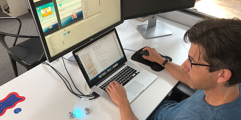 Painting and programming with Ozobot's Bob Belt